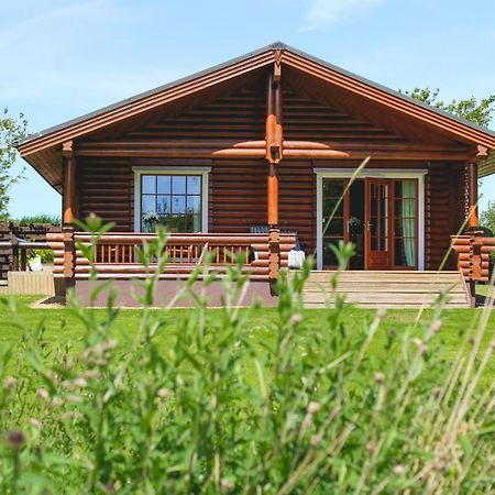 Tomatin - Luxury Two Bedroom Log Cabin With Hot Tub Berwick Upon Tweed Exteriör bild
