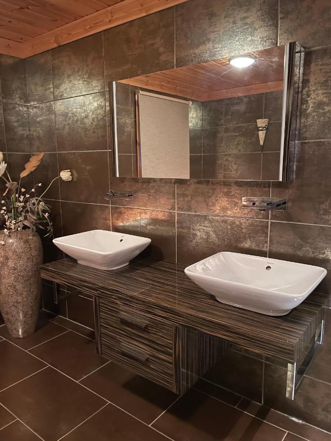 Tomatin - Luxury Two Bedroom Log Cabin With Hot Tub Berwick Upon Tweed Exteriör bild