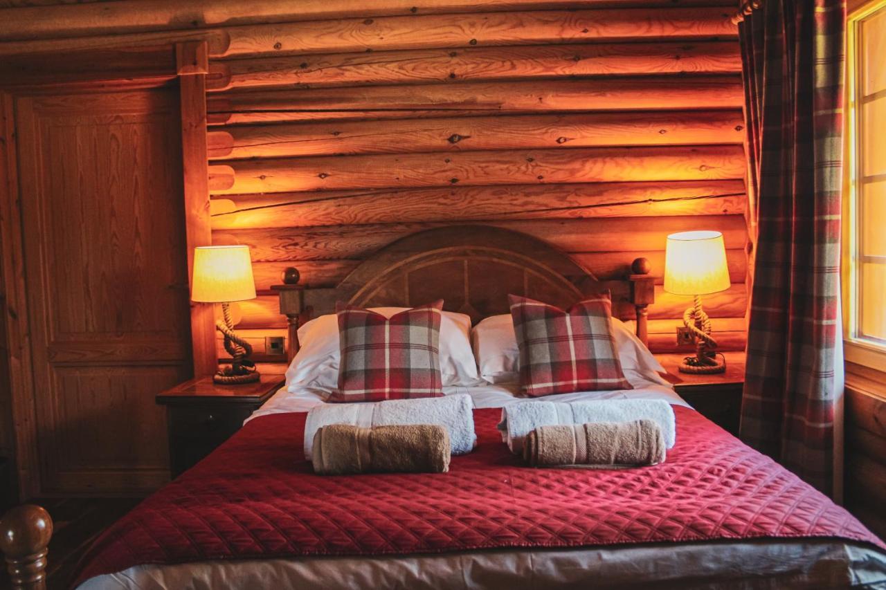 Tomatin - Luxury Two Bedroom Log Cabin With Hot Tub Berwick Upon Tweed Exteriör bild