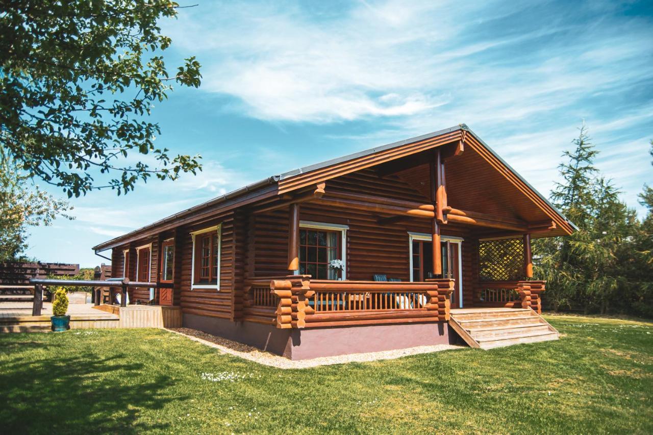 Tomatin - Luxury Two Bedroom Log Cabin With Hot Tub Berwick Upon Tweed Exteriör bild