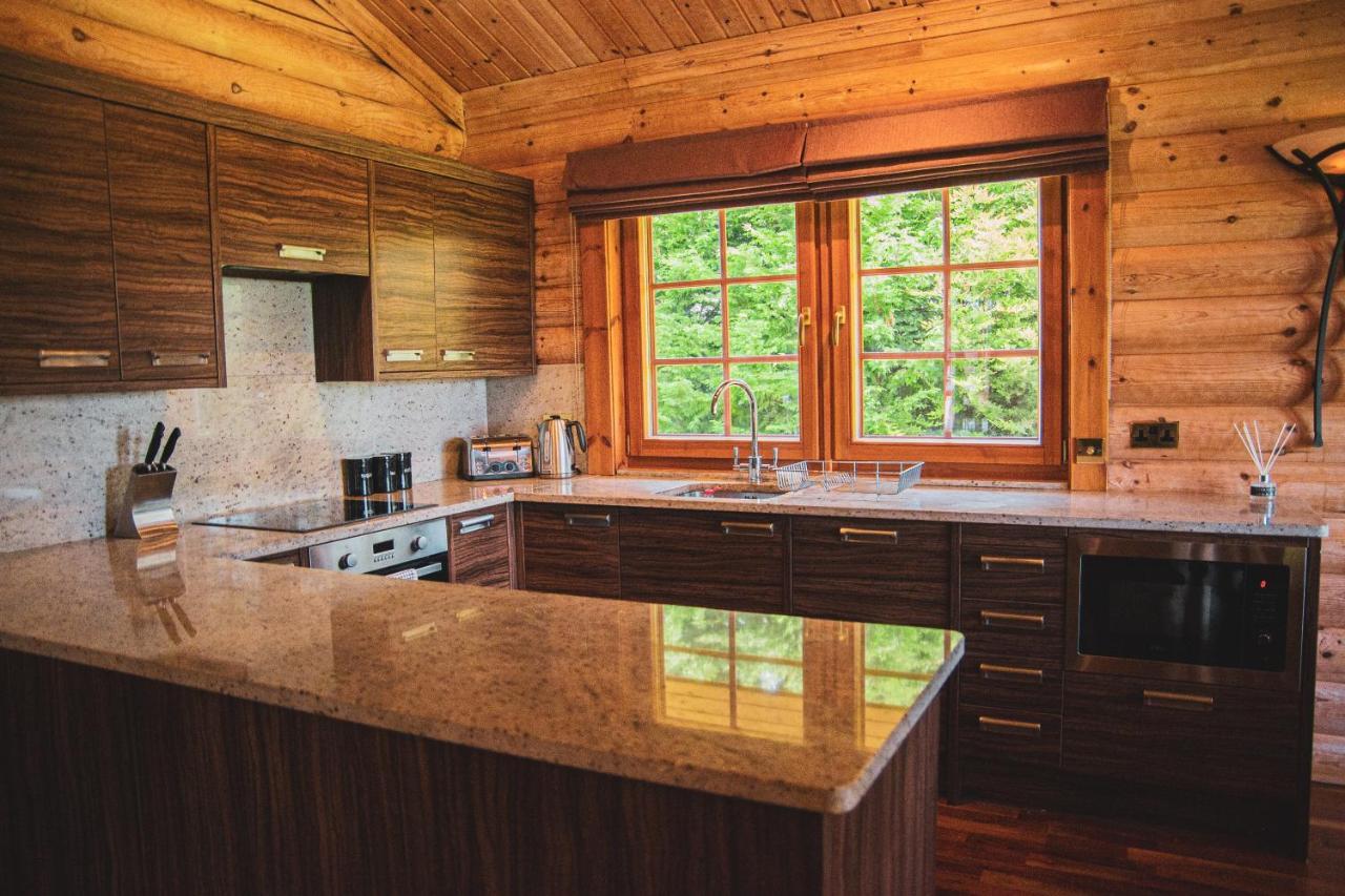 Tomatin - Luxury Two Bedroom Log Cabin With Hot Tub Berwick Upon Tweed Exteriör bild