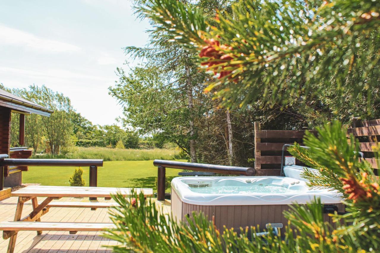 Tomatin - Luxury Two Bedroom Log Cabin With Hot Tub Berwick Upon Tweed Exteriör bild