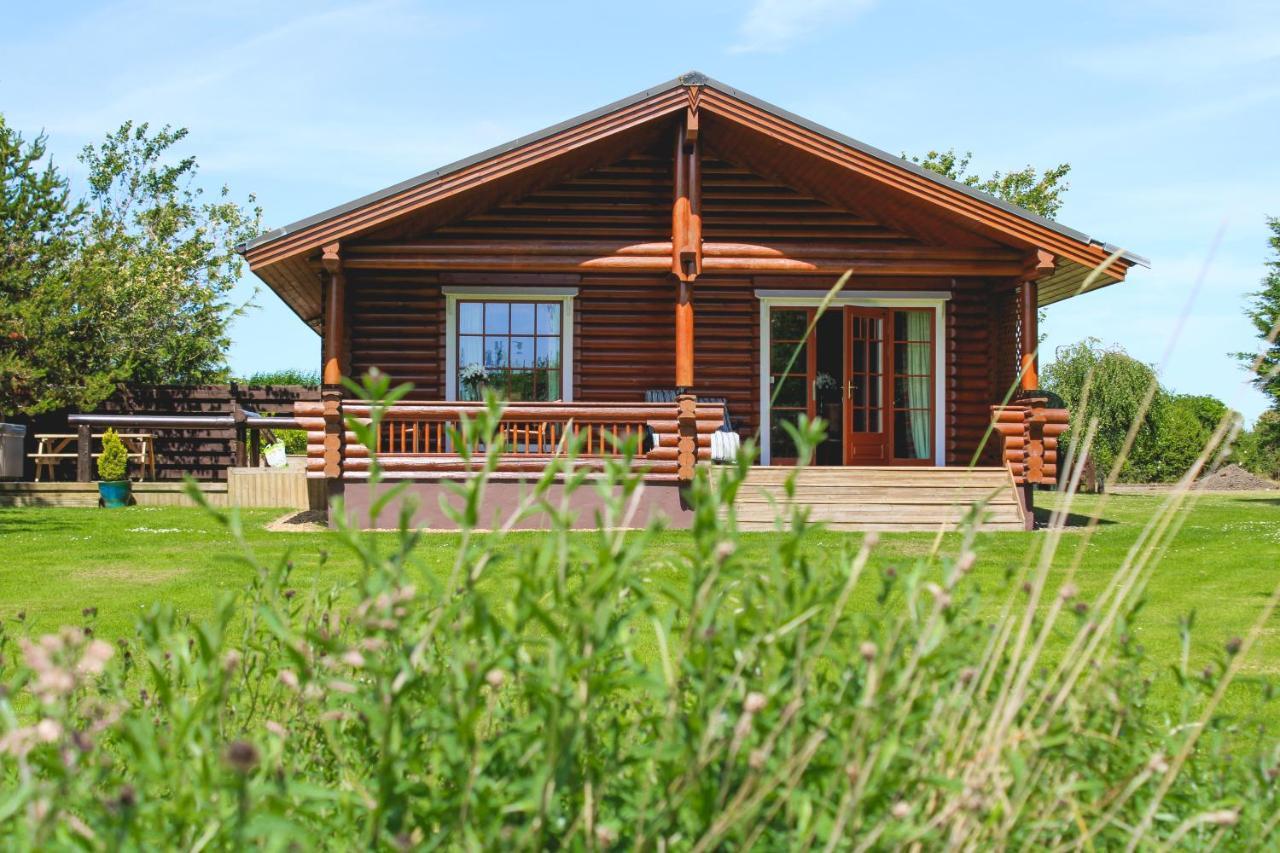 Tomatin - Luxury Two Bedroom Log Cabin With Hot Tub Berwick Upon Tweed Exteriör bild